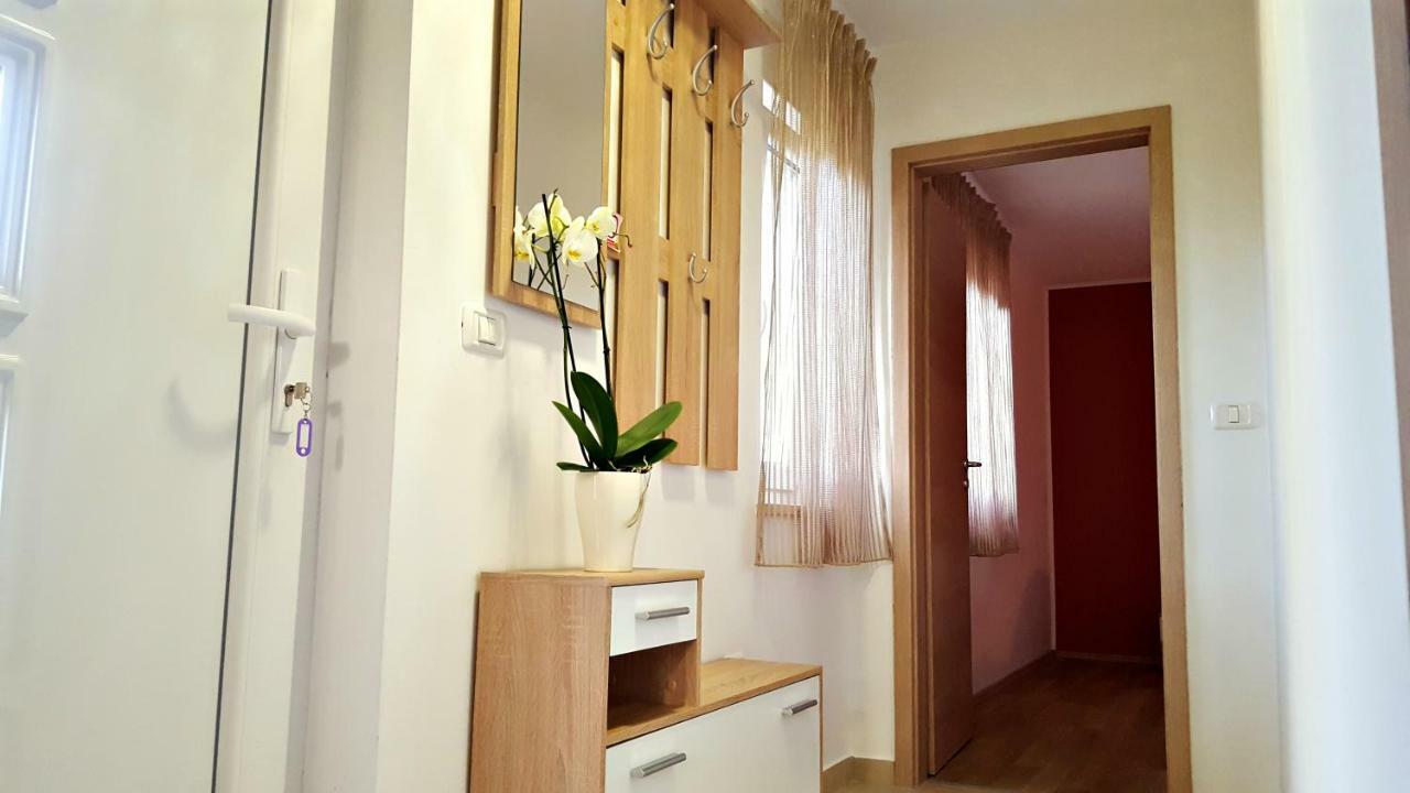 Apartment Tara Pula Bagian luar foto