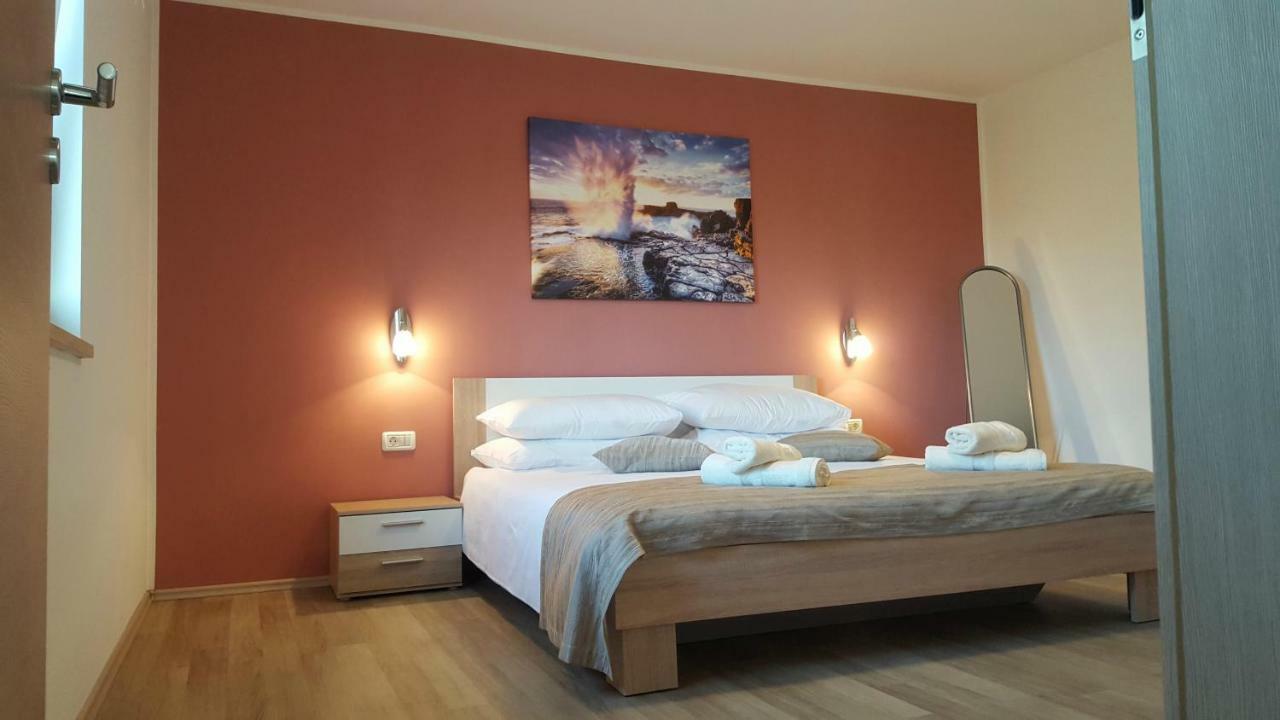 Apartment Tara Pula Bagian luar foto