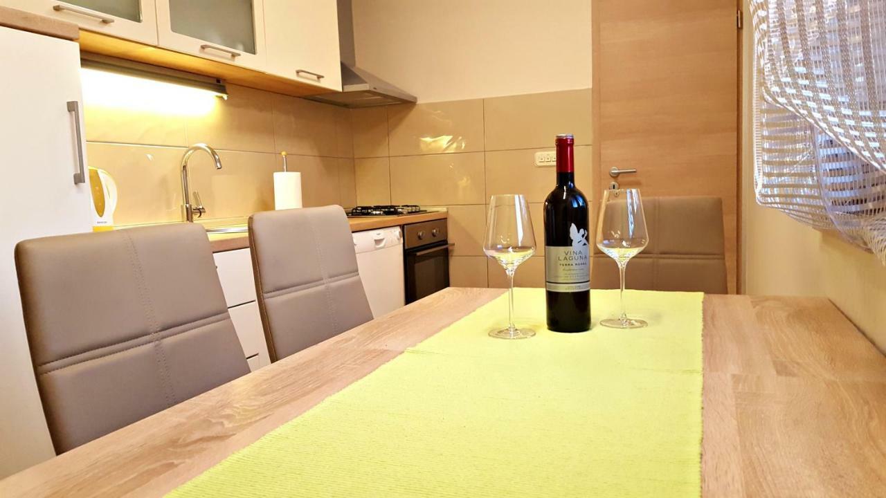 Apartment Tara Pula Bagian luar foto
