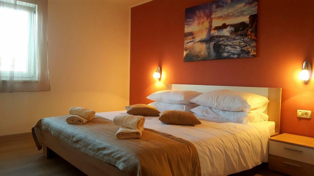Apartment Tara Pula Bagian luar foto